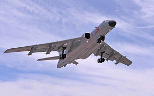 20年首見!共軍轟-6突降南海永興島 專家:對美、菲發出戰略警訊