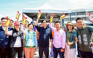 陳其邁為林園龍舟錦標賽鳴槍 5位高雄市長參選人難得同框