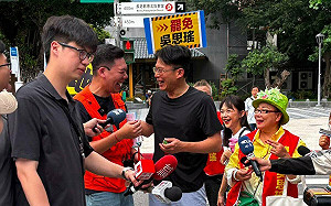 罷瑤領銜人換將失敗   賴苡任仍找黃國昌催小草連署  四叉貓質疑:有何企圖?