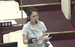 翁曉玲點名「沒送連署書」郭昭巖喊「怎會沒有?」:但很多人不敢連署