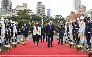 馬紹爾總統淋雨走紅毯掀議論 林佳龍：雨水是上天的祝福