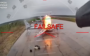 (影)如入無人之境! 烏克蘭「蜘蛛網行動」摧毀俄羅斯軍機影像曝光