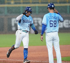 張育成才回歸一軍 右手肘不適未先發