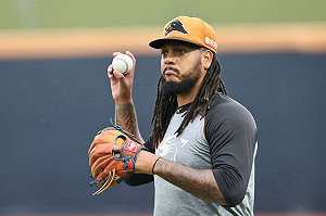 吳國豪太太助飛力獅做光療 餅總盼減少破皮問題