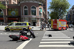 台南7旬婦駕自小客疑追撞多車 7旬男騎士命危2輕傷