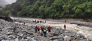 秀林砂婆礑溪溪水暴漲 7大學生戲水返程受困全獲救