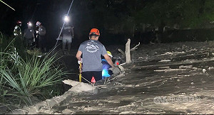 美籍法學教授騎單車受困山區 台東警消協力助脫困