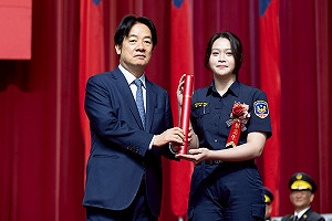 給警專畢業生3期許！賴清德：政府會提升福利給警消更大支持