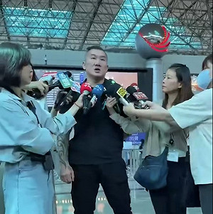 怒吼「民進黨是騙子」館長:要完成重要任務阻止大罷免後再去中國