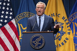 美衛生部長甘迺迪遭圍剿! 大砍疫苗政策惹爆炸性反彈 千人連署要他下台