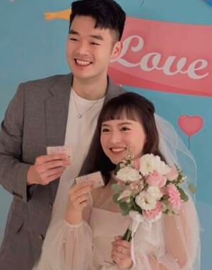 王齊麟、陳詩媛今正式登記結婚！甜曬婚紗、身分證 
