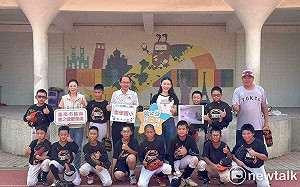 捐贈崇學國小少棒淨水器  曾之婕期勉球員再創佳績