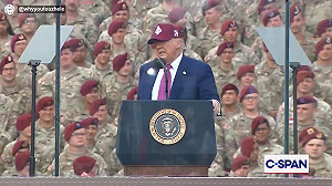 (影) 川普警告若閱兵典禮動亂將鎮壓! 民眾籲軍隊:應效忠憲法而非白宮法西斯