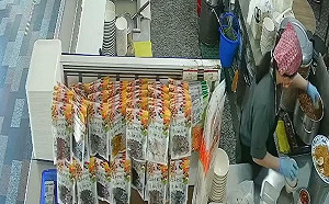 網友目擊油豆腐倒回滷鍋！周氏蝦捲遭稽查