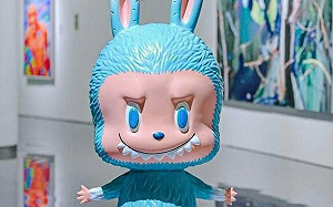 創盲盒玩具最高拍賣紀錄! 泡泡瑪特等身大薄荷綠「Labubu」450萬拍出