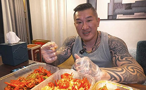 館長去中國直播「幹幹病」被治好了？本人極力緩頰變禮貌原因