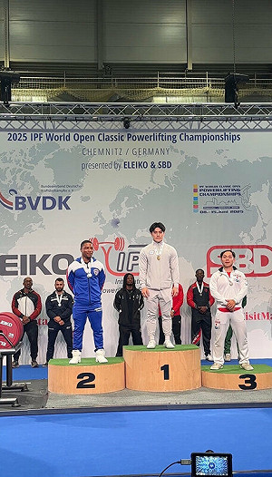 健力世錦賽范峻嘉靠台灣味加持 臥舉破世界紀錄