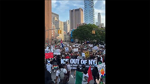 （影）華府閱兵彩排曝光! 「適逢」川普生日前夕 最高院門前72人示威60人遭逮