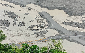 暴雨沖毀南橫公路便道! 高雄山區撤離528人、桃源區3里明天停班課