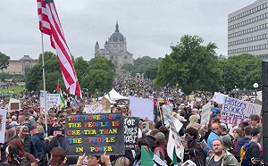 無懼全美「No King」大示威! 川普 : 擴大打擊「這3城」非法移民