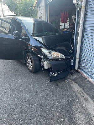 苗縣轎車自撞民宅全車跑光  警查獲越籍移工肇逃