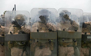 川普派200海軍陸戰隊進駐洛杉磯 僅20小時訓練引法律、道德爭議