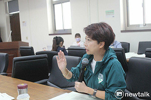 立法院經濟委員會今修個資法 陳亭妃籲非公務機關納管範圍應正面表列