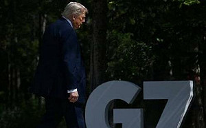 (影) 川普健康出狀況? 傳G7峰會上神情恍惚、掉文件、打瞌睡 提前退場引惹議