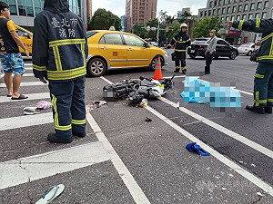 吊車轉彎輾斃18歲女騎士  駕駛遭北市警送辦