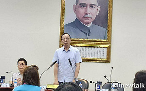 為普發1萬再開砲 朱立倫轟賴、卓「每天在搞飛機、說幹話」