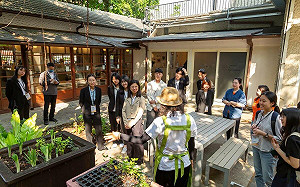 中山醫大跨校組團隊 企劃「青銀共好行動酒吧」獲大獎