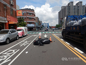 疑闖紅燈撞行穿道13歲少年 台中女騎士挨罰