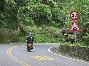 新中橫「塔塔加路段」速限30成超速陷阱!警方這樣說