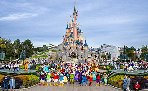 (影) 娶9歲烏克蘭新娘? 法迪士尼夢幻婚禮竟是騙局 戀童癖主謀前科累累