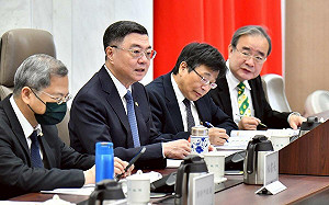 主持食安會報 卓揆：落實乳品標示新規、精進飼料用奶粉管理