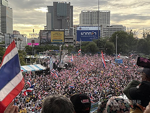 泰柬總理對話外流引眾怒 曼谷萬民上街要貝東塔下台