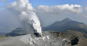 7天震2192次!日新燃岳火山噴發「地底出現不明膨脹」 專家示警了