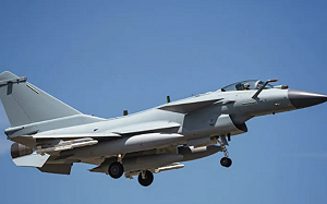 傳伊欲購殲-10CE組3中隊! 他呼籲 : 小心被賴帳 「一手交錢 一手交貨」