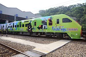 躍上普悠瑪號！「喔熊騎喚列車」首航