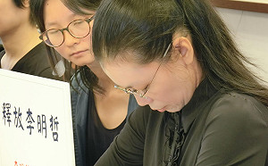 證件趕辦不及 李凈瑜隨行律師更換