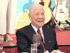 中國不止「以商逼政」 李登輝批：還助黑道