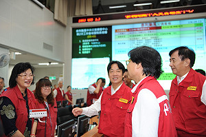 不放心泰利颱風 賴揆赴災變中心視察