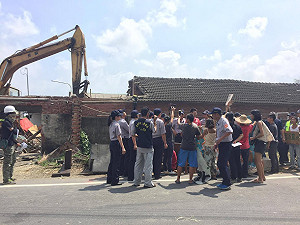 西港外環道拆屋爆衝突 工務局：一切合法