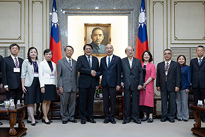 總統府率大法官被提名人拜會立院 盼朝野支持憲政運作