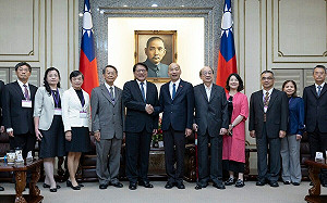 總統府率大法官被提名人拜會立院 盼朝野支持憲政運作