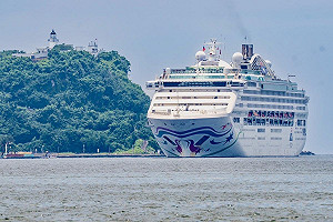 領航星號首度掛靠高雄港  陳其邁：郵輪經濟開創全新格局