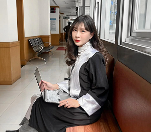 神預言？網美仙塔律師涉詐70萬交保！網酸：母校院長才剛告誡