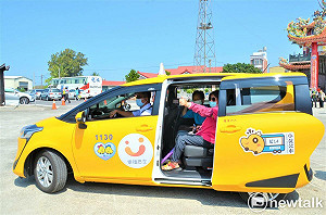 遭男友丟包女遊客搭乘小黃公車平安返家  南市交通局感謝市民熱心助人