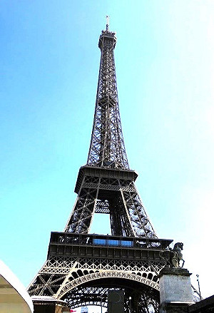 酷暑壟罩歐洲多國! 地中海水溫高9度 紅色熱浪預警 艾菲爾鐵塔緊急關閉 