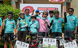 「妃妃鐵馬隊」前進罷區騎宣  分進合擊大罷免大成功